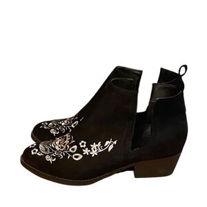 Olivia Miller Embroidered Black Ankle boots booties
